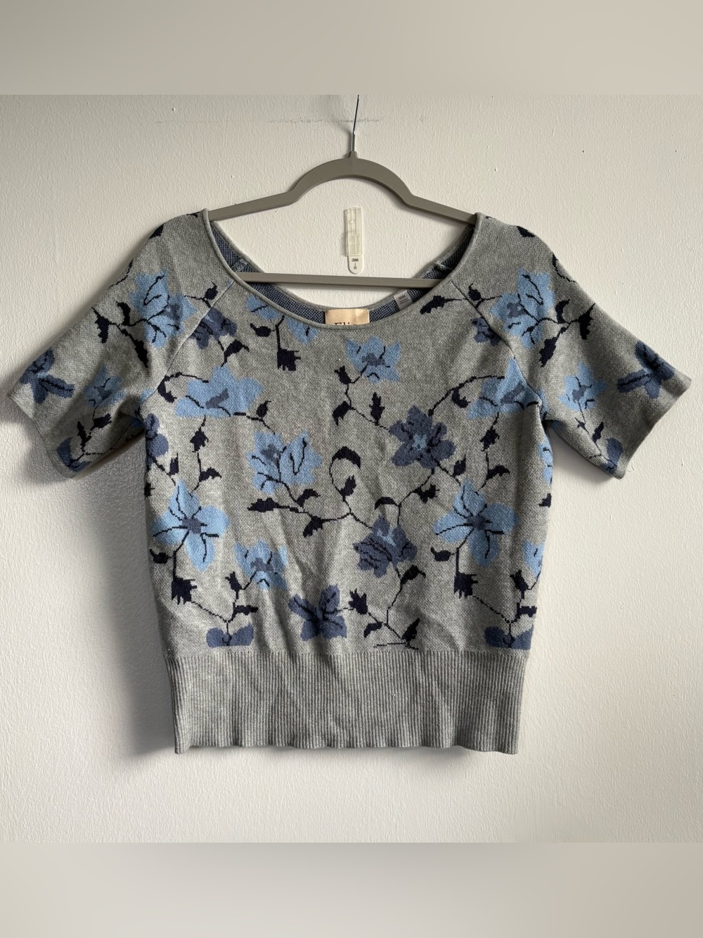 Elie Tahari Gray Blue Black Floral Scoop Neck Short Sleeve Sweater M